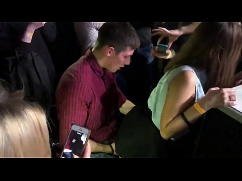 ❤️ Seks nyata di klub malam Rusia. Gadis Rusia berusia 18 tahun di anus dan vagina bercinta di klub malam Super porno di id.filmepornonline.ru ❤